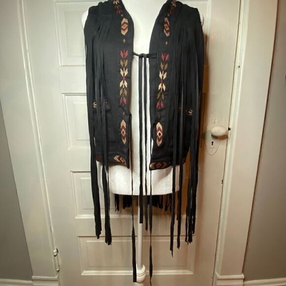 NWTs Romeo + Juliet Couture Fringe Hippie Boho Embroidered Vest Size Small - Picture 1 of 11